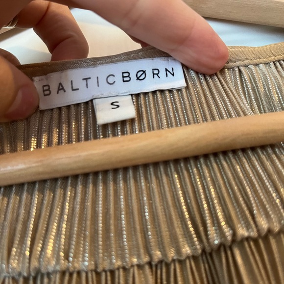 Baltic Born Athena Pleated Maxi Dress in Gold Size S - Picture 3 of 5